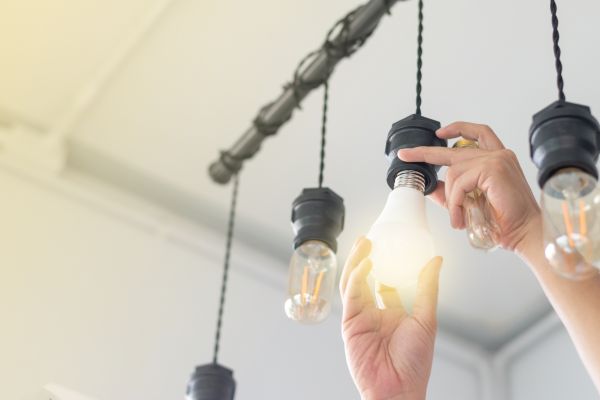 Cost of Light Bulb Changing Service in Merritt Island